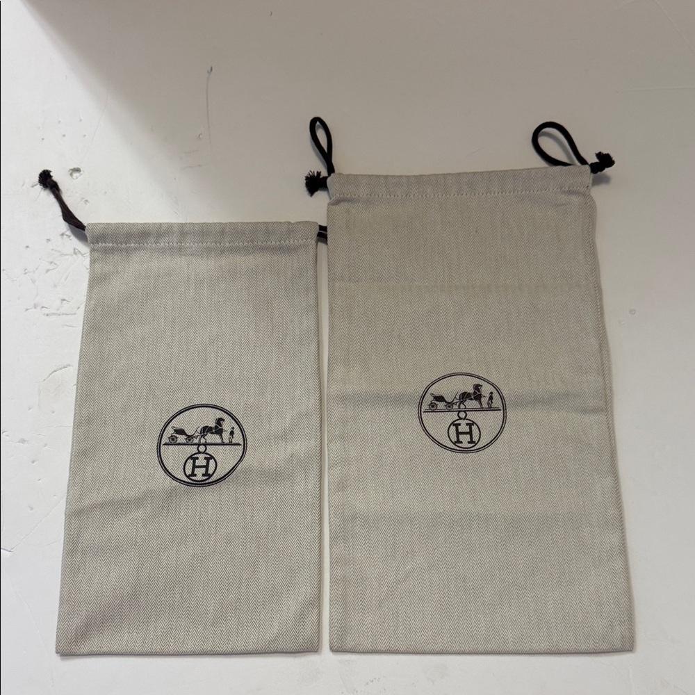 Hermès-2 Beige Drawstring Dust Bags. You get both two cotton original dust bags.